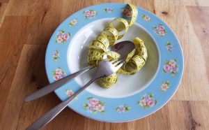 Gesund abnehmen: Vermeide leere Kalorien